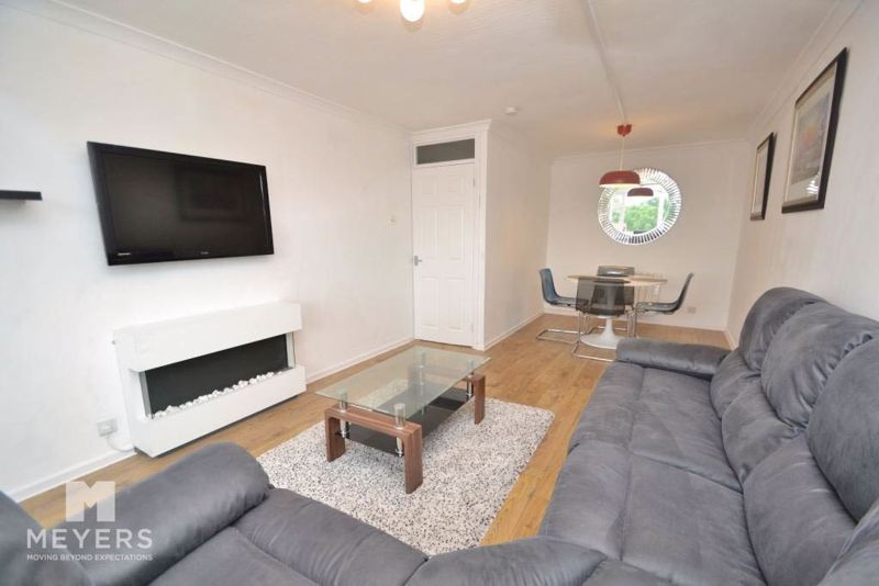 2 bed flat to rent in Curzon Court, Curzon Road, Poole BH14, £1,300 pcm