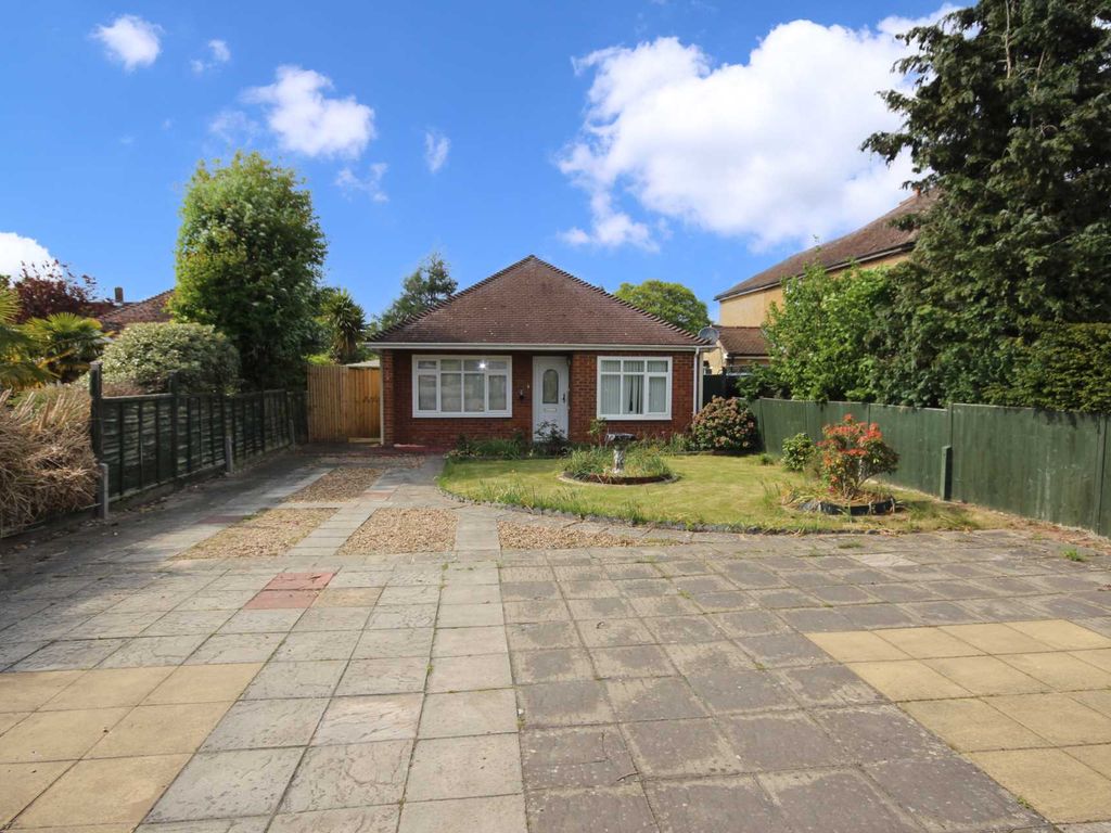 3 bed detached bungalow for sale in Shepherds Lane, Bracknell RG42 Zoopla