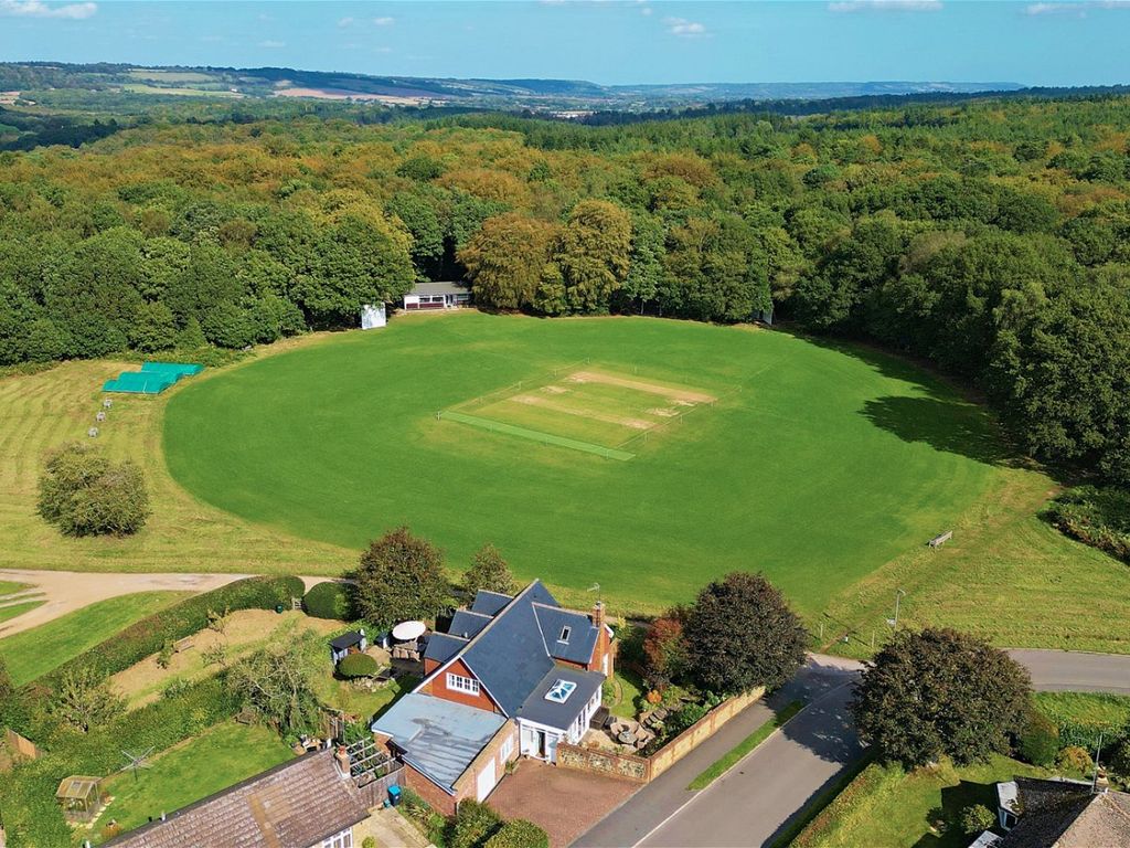 4 bed detached house for sale in Stoneleigh Road, Oxted RH8, £995,000