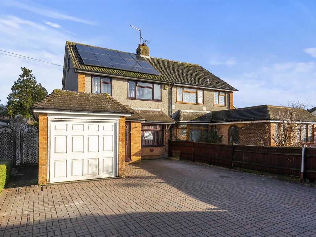 3 bed semidetached house for sale in Redehall Road, Smallfield, Horley