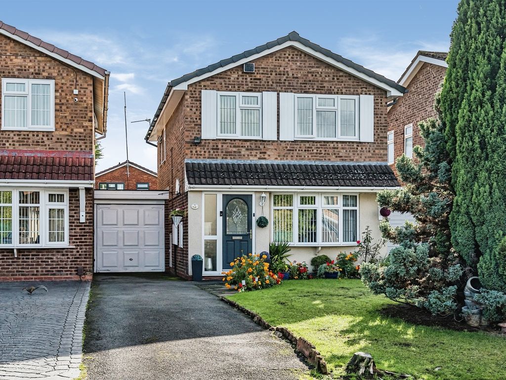 3 bed detached house for sale in Gladstone Drive, Tividale, Oldbury B69