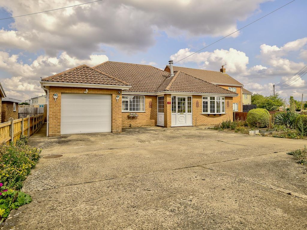 2 bed detached bungalow for sale in Wisbech Road, Littleport, Ely CB6
