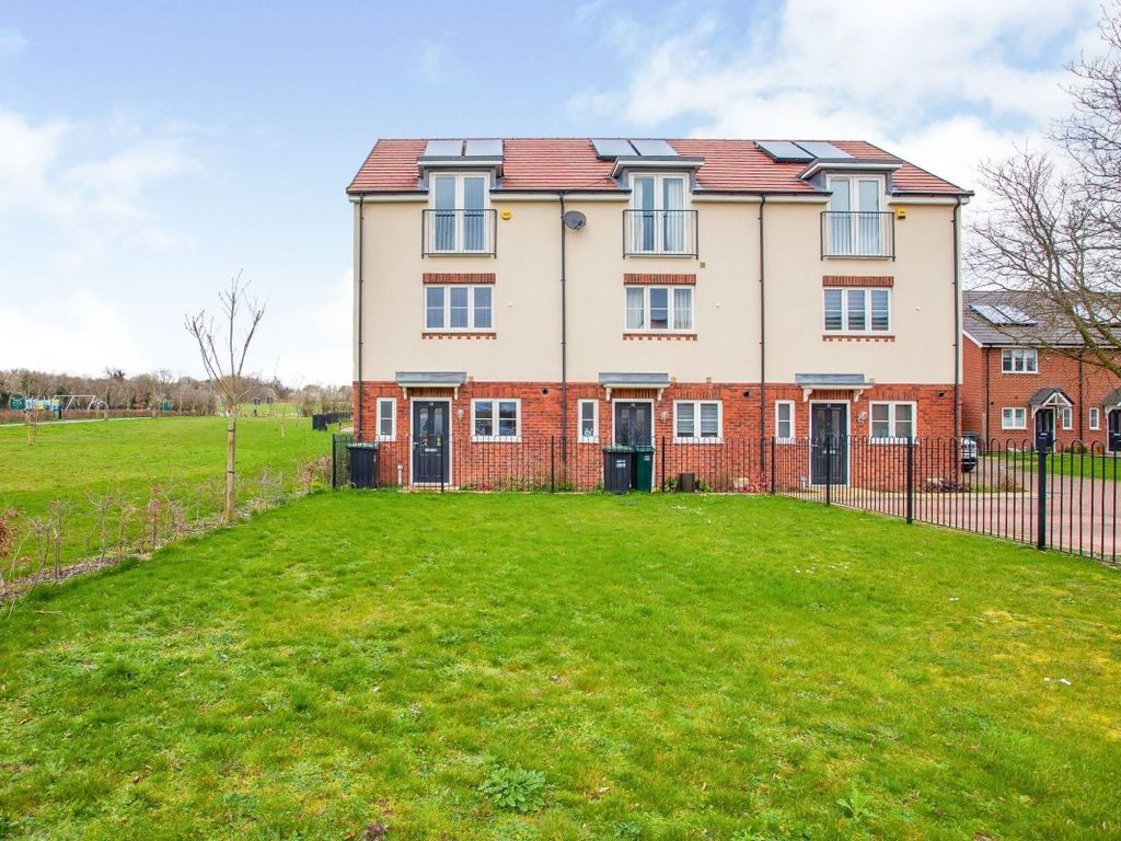 3 bed semidetached house to rent in Cunningham Way, Leavesden, Watford