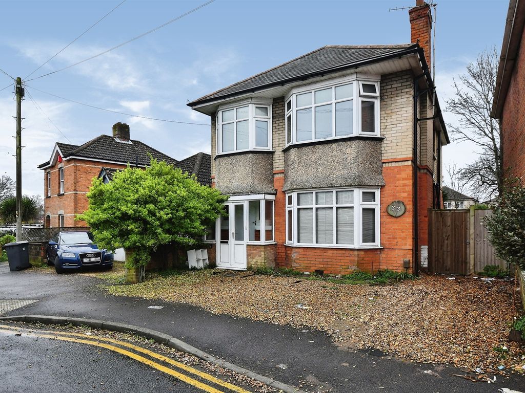 5 bed detached house for sale in Easter Road, Bournemouth BH9, £325,000