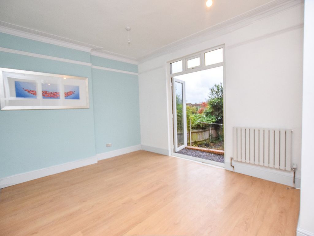 3 bed flat for sale in South Norwood Hill, London SE25, £375,000 Zoopla
