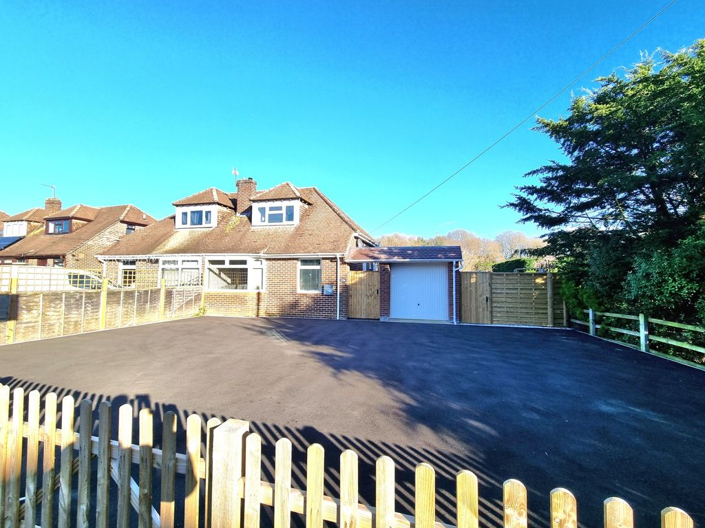 4 bed bungalow to rent in Redlands Lane, Fareham PO14, £2,000 pcm Zoopla