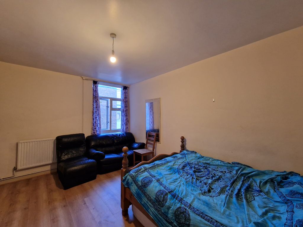 Room to rent in Churchill Place, Harrow HA1 Zoopla