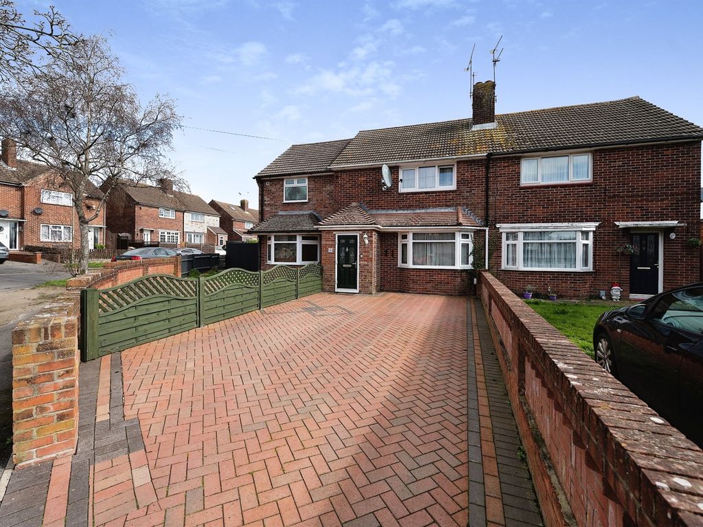 2 bed terraced house for sale in Winterslow Drive, Havant PO9 Zoopla
