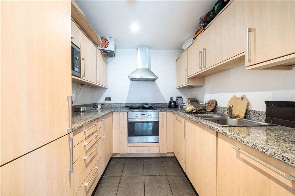 1 bed flat for sale in Western Gateway, London E16, £325,000 Zoopla