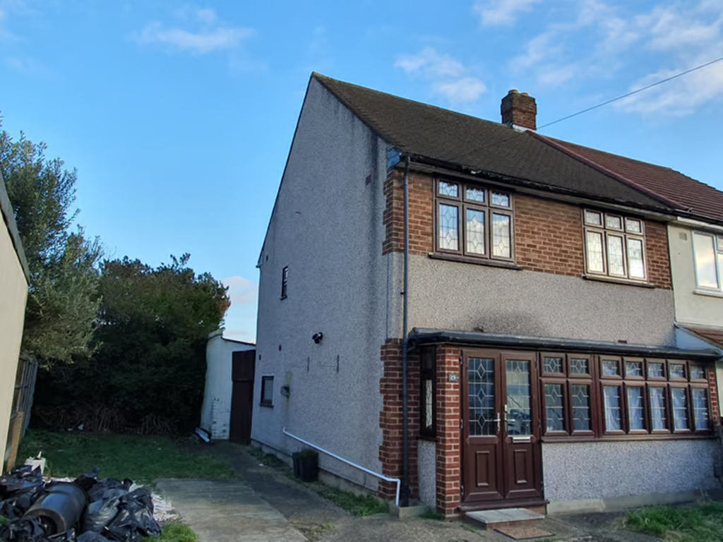 3 bed semidetached house to rent in Coniston Way, Hornchurch RM12 Zoopla