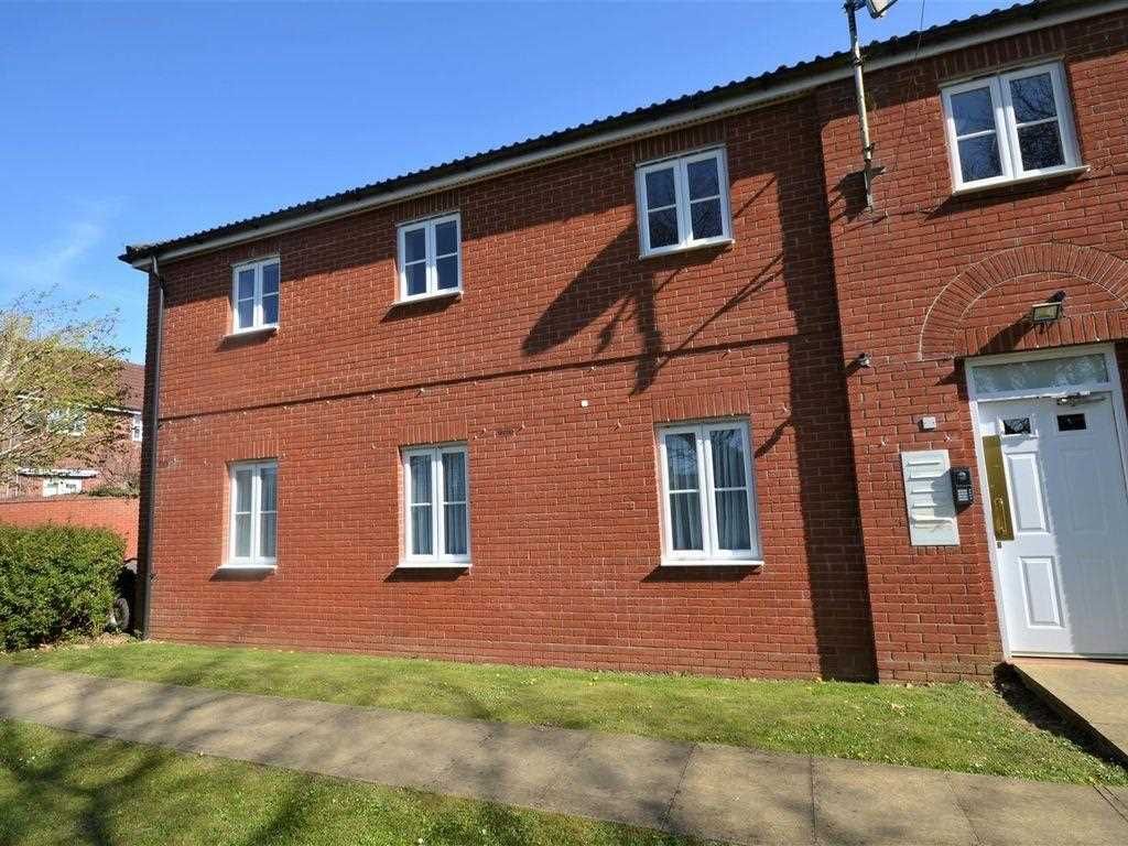 2 bed flat to rent in Northfields, Sturminster Newton, Sturminster