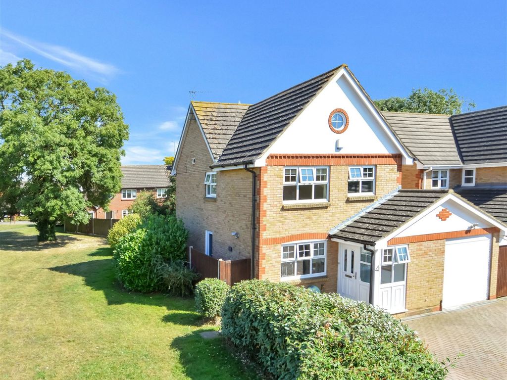 4 bed detached house for sale in Niven Close, Wainscott, Rochester