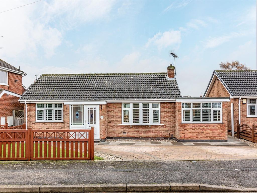 2 bed detached bungalow for sale in Rowan Close, Calverton, Nottingham