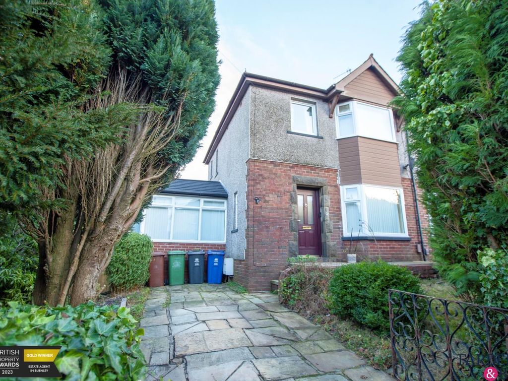 3 bed semidetached house for sale in Raeburn Avenue, Burnley BB11, £