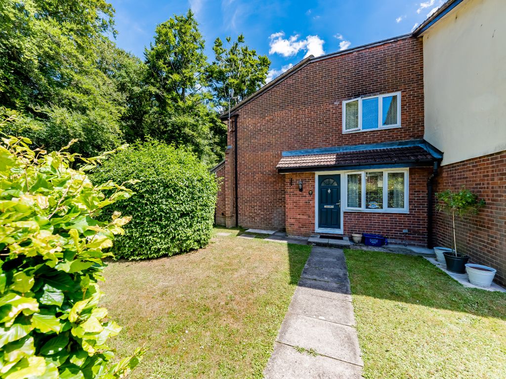 1 bed mews house to rent in Kingfisher Close, Farnborough GU14, £900