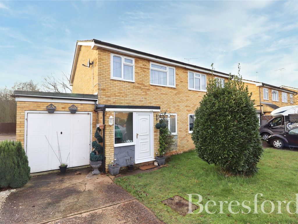 3 bed semidetached house for sale in Garden Close, Althorne CM3, £