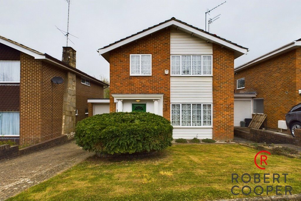 3 bed detached house for sale in Wrenwood Way, Pinner, Middlesex HA5, £
