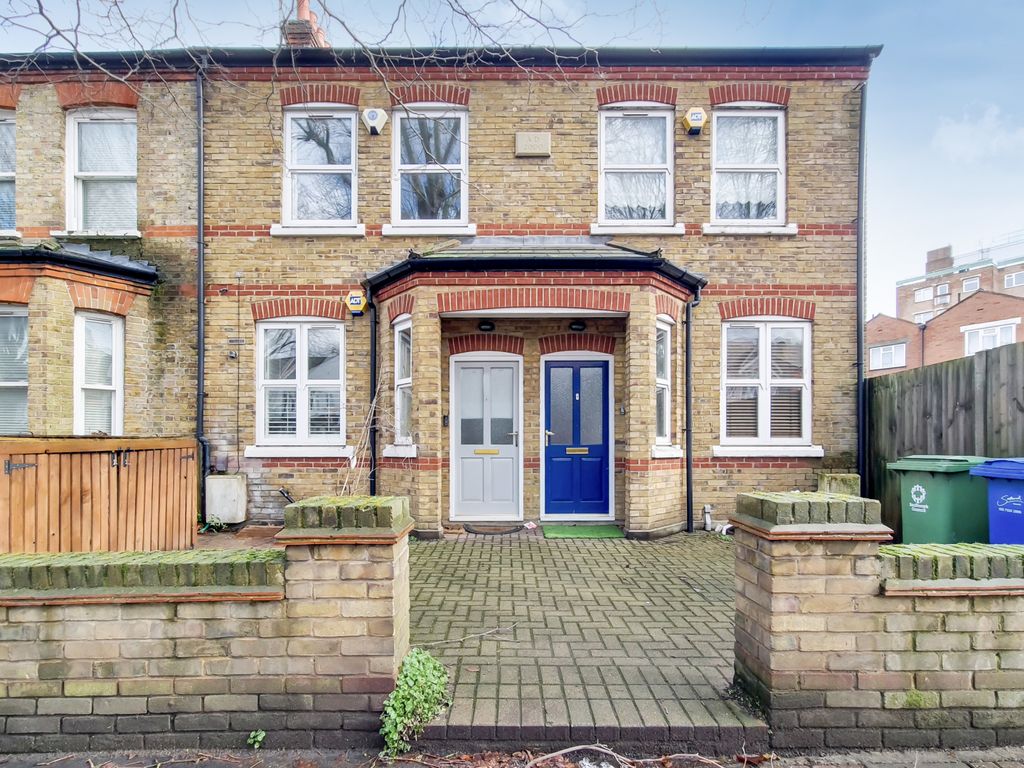 4 bed terraced house to rent in Lordship Lane, East Dulwich, London