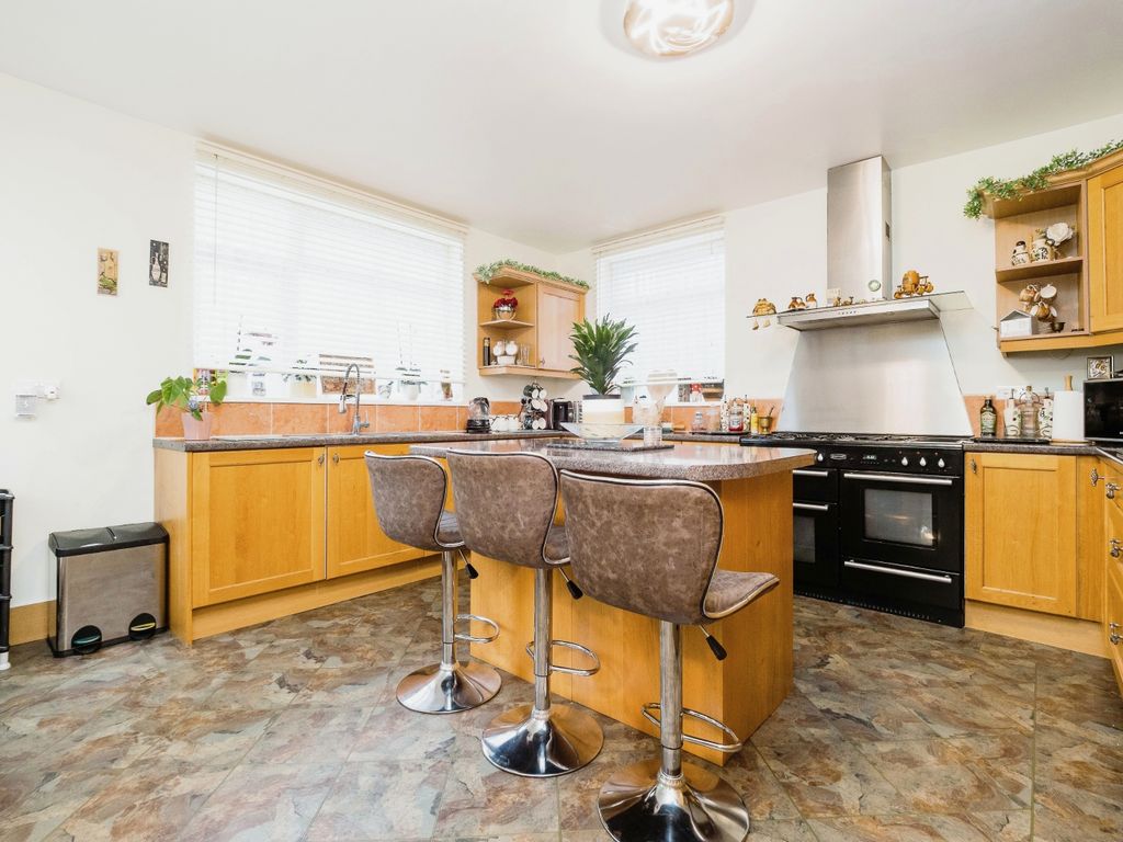 4 bed semidetached house for sale in Brocket Way, Chigwell IG7, £