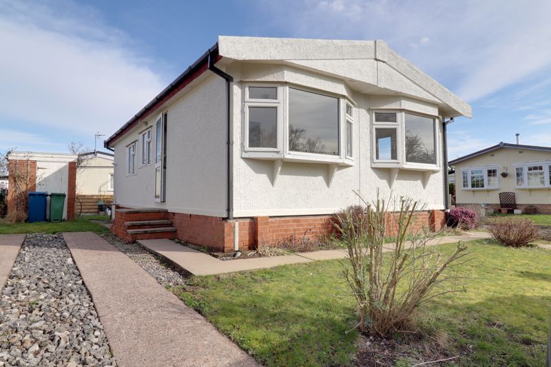 2 bed mobile/park home for sale in Lodgefield Park, Baswich, Stafford