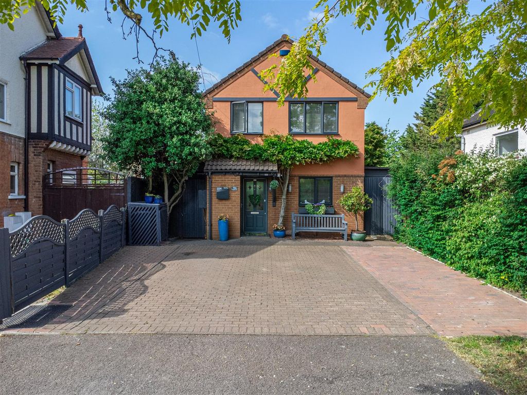 3 bed detached house for sale in Andrews Lane, Cheshunt, Waltham Cross