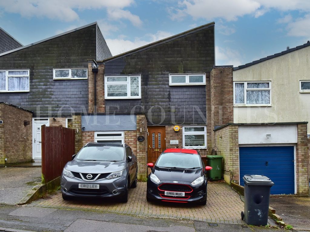 3 bed terraced house for sale in Willow Way, Potters Bar EN6, £449,950