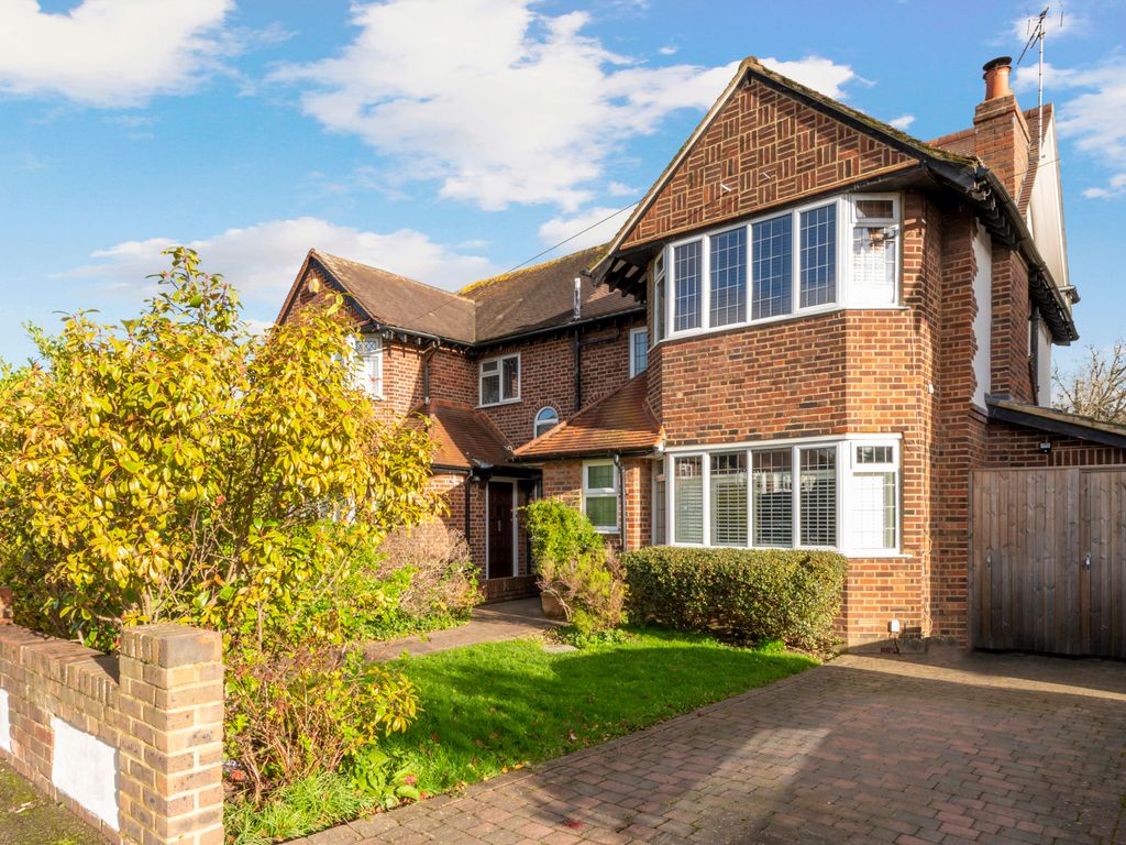 3 bed semidetached house for sale in Ash Close, New Malden, Surrey KT3