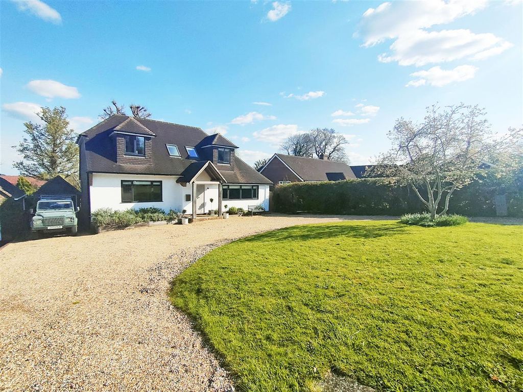 4 bed property for sale in Heatherwood, Midhurst GU29 Zoopla