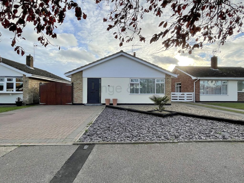 3 bed detached bungalow for sale in Clifford Drive, Oulton Broad