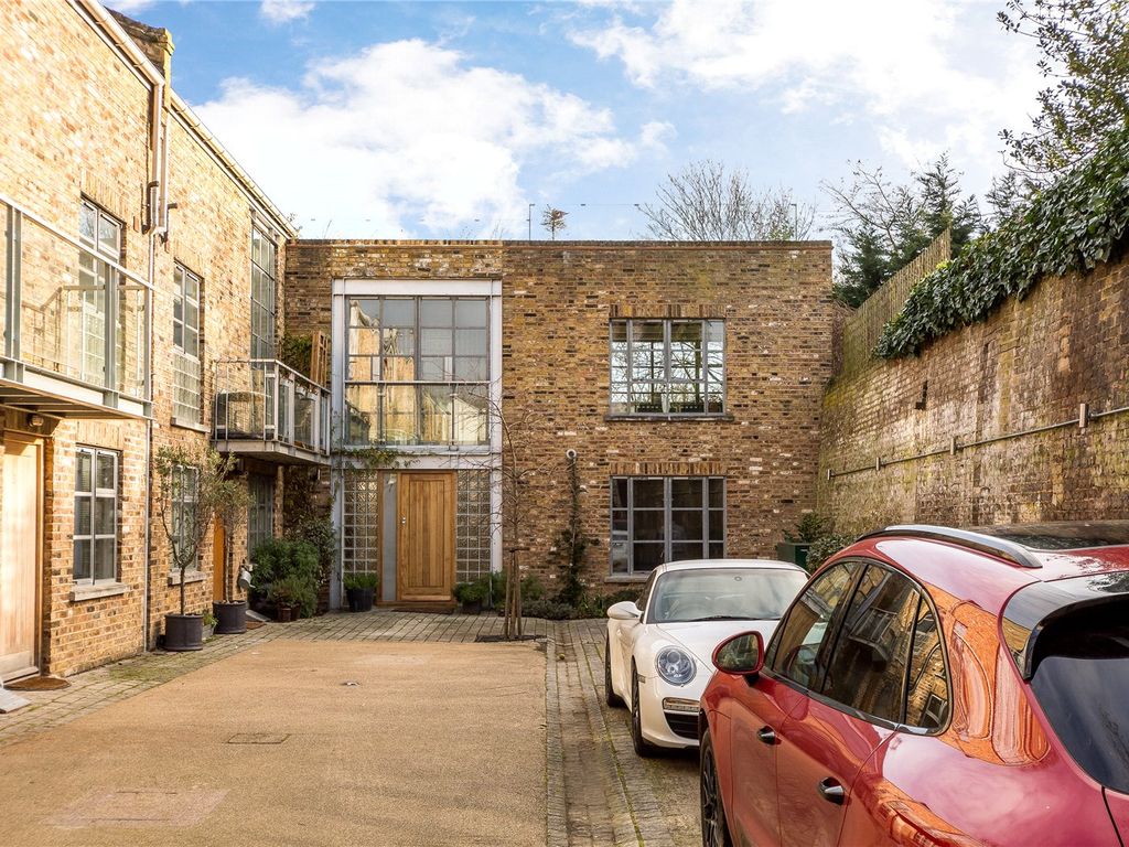 3 bed semidetached house for sale in Aberdeen Lane, Highbury, London