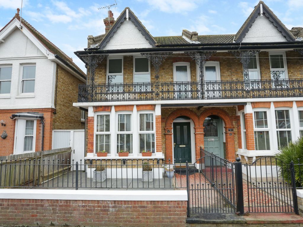 4 bed semidetached house for sale in Swinburne Avenue, Broadstairs