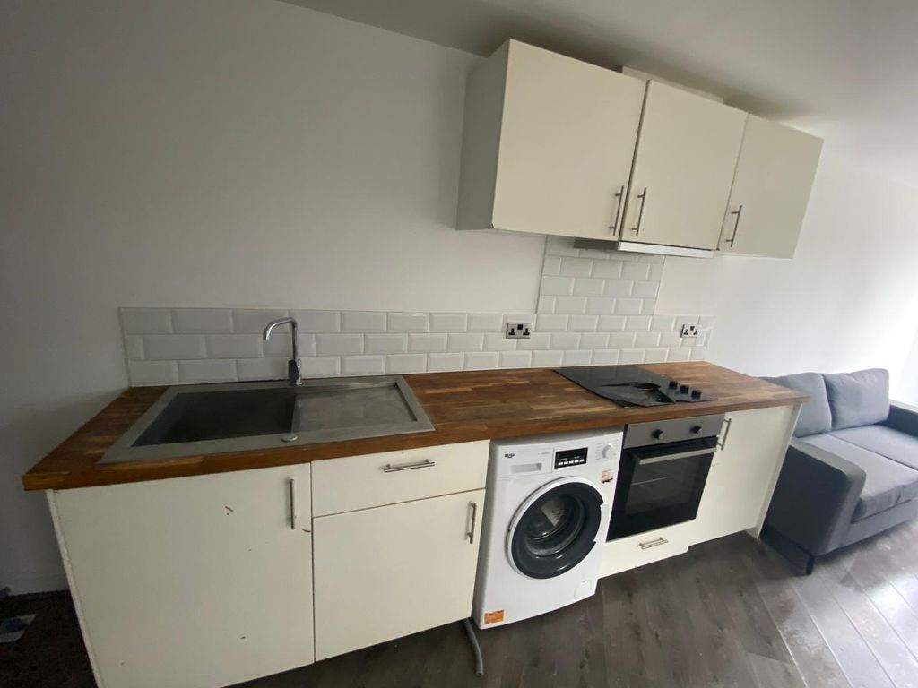 Studio to rent in Waterside Apartments, High Street, Runcorn WA7, £550