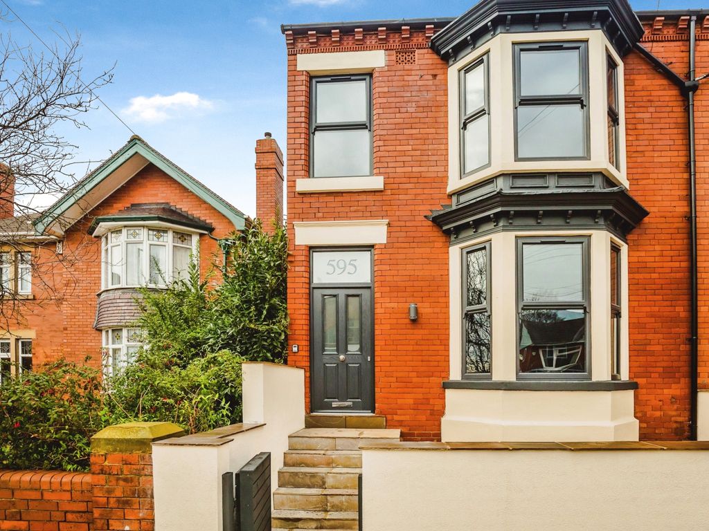 4 bed terraced house for sale in Leeds Road, Wakefield, West Yorkshire