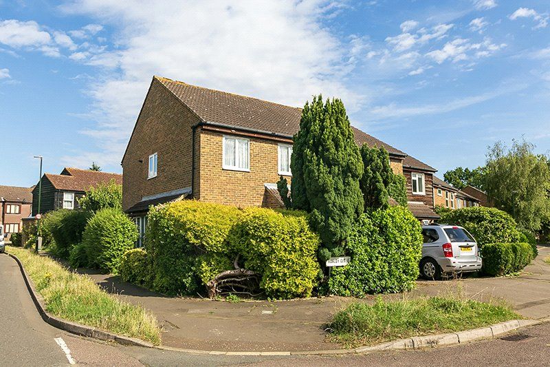 4 bed semidetached house for sale in Hawley Close, Hampton TW12, £