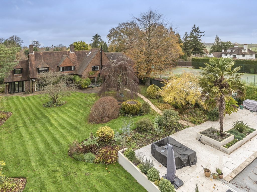 5 bed detached house to rent in The Crescent, Station Road, Woldingham