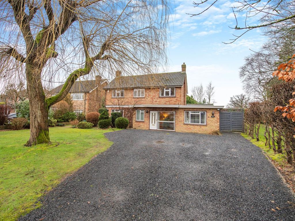 4 bed detached house for sale in Highfield Way, Rickmansworth WD3, £