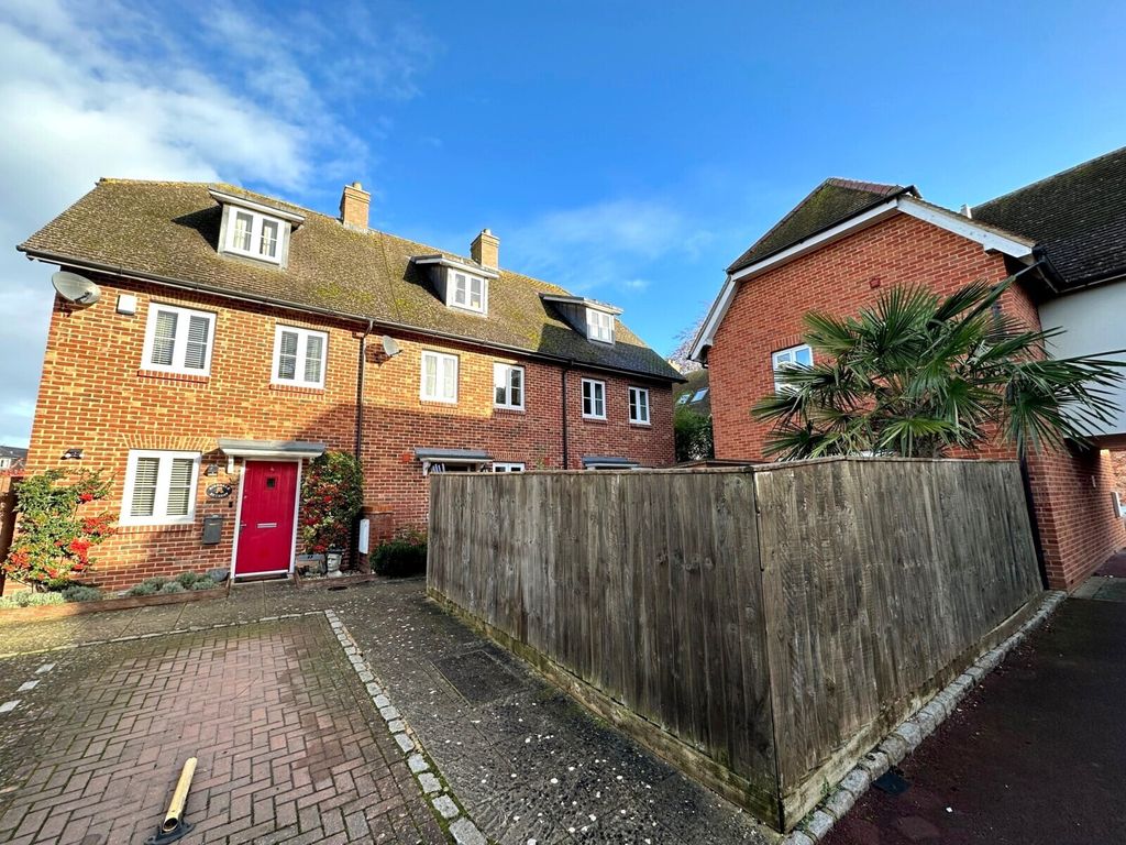 3 bed end terrace house to rent in St. Anne's Mews, Wantage
