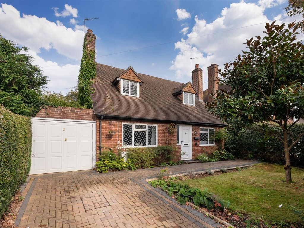 4 bed detached house for sale in Oaken Grove, Maidenhead SL6, £850,000
