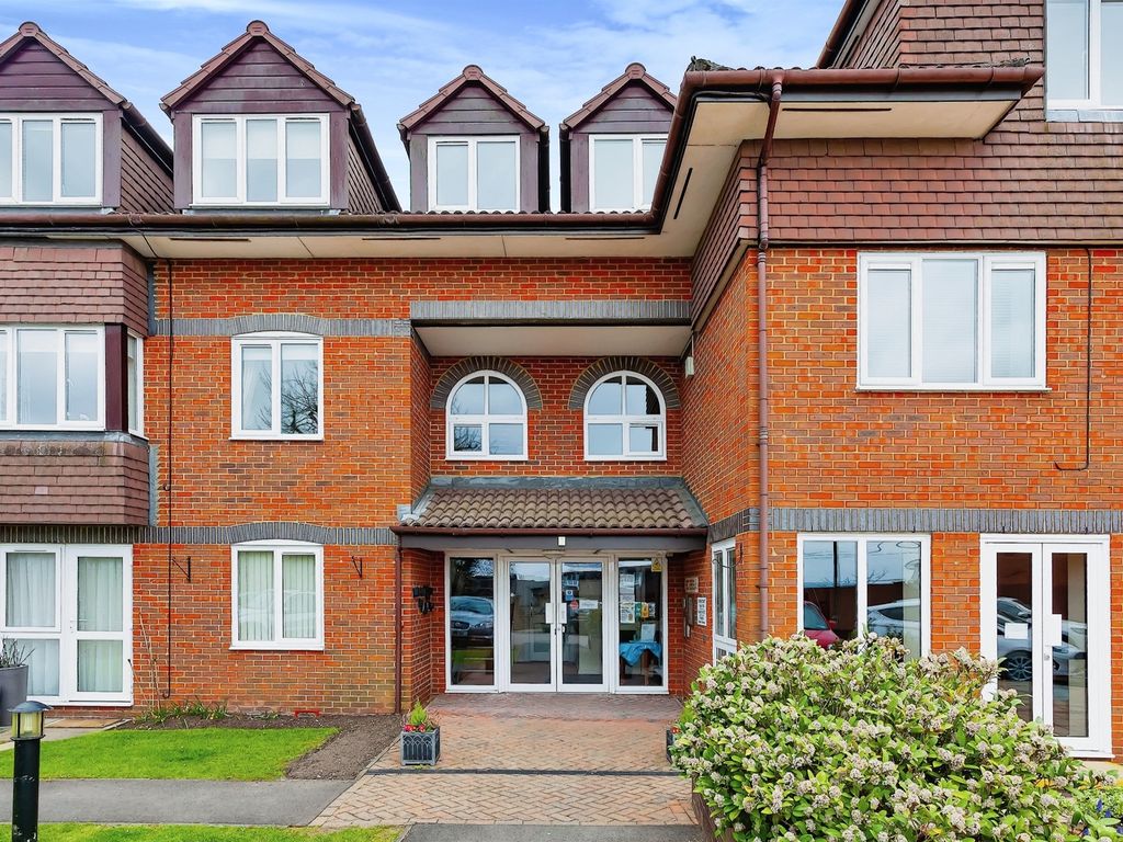 1 bed flat for sale in Herne Court, Richfield Road, Bushey WD23 Zoopla