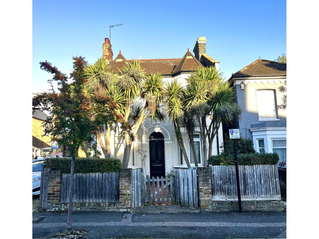4 bed flat for sale in Summerhill Road, London N15, £525,000 Zoopla