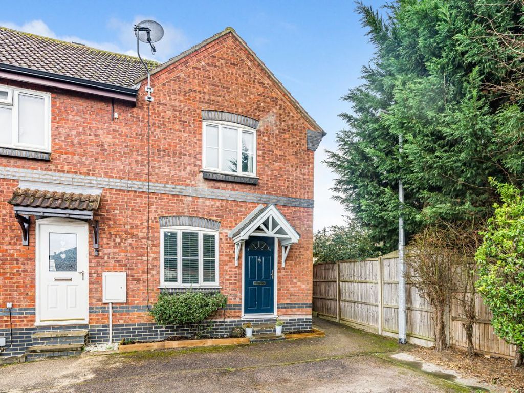 2 bed end terrace house for sale in The Meadows, Stewartby, Bedford