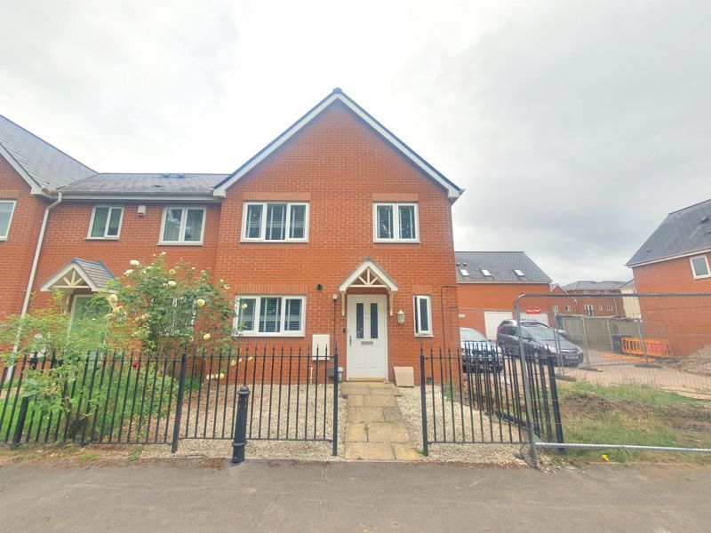 3 bed end terrace house for sale in Dexter Way, Gloucester GL1 Zoopla
