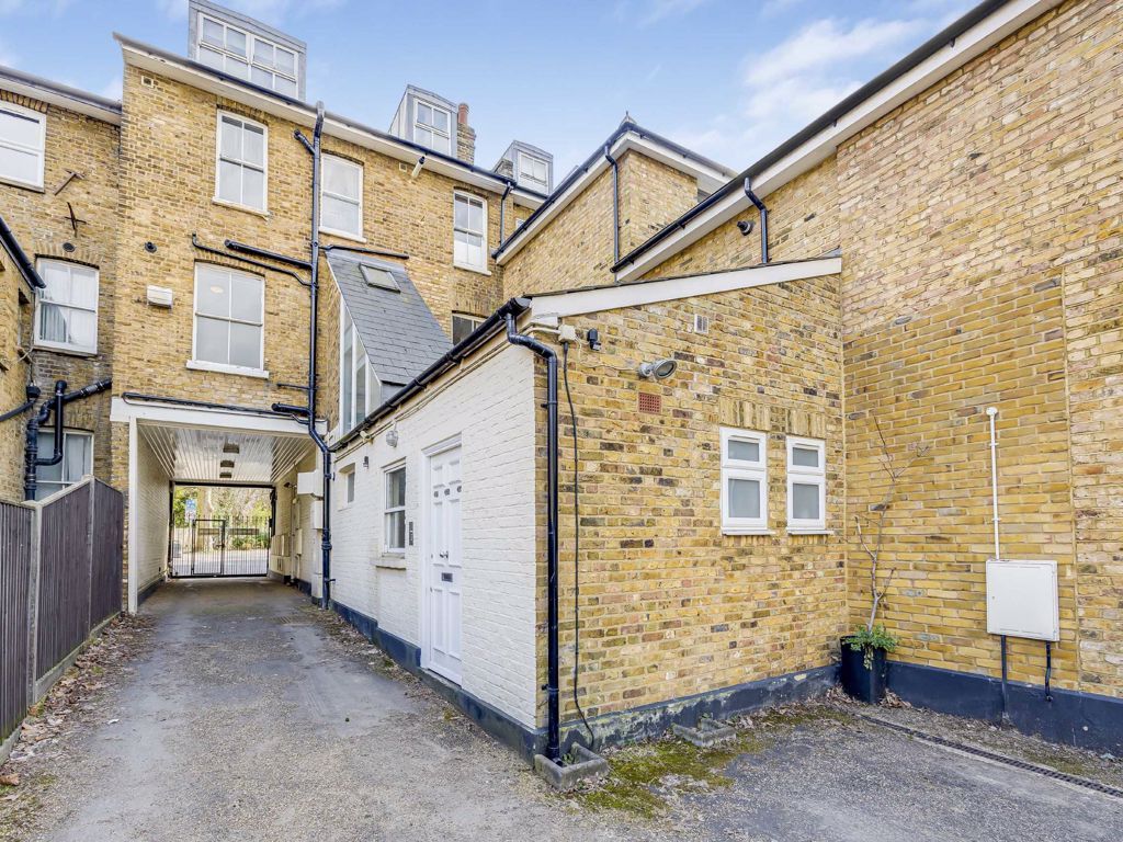 2 bed flat to rent in Kingston Hill, Kingston Upon Thames KT2 Zoopla