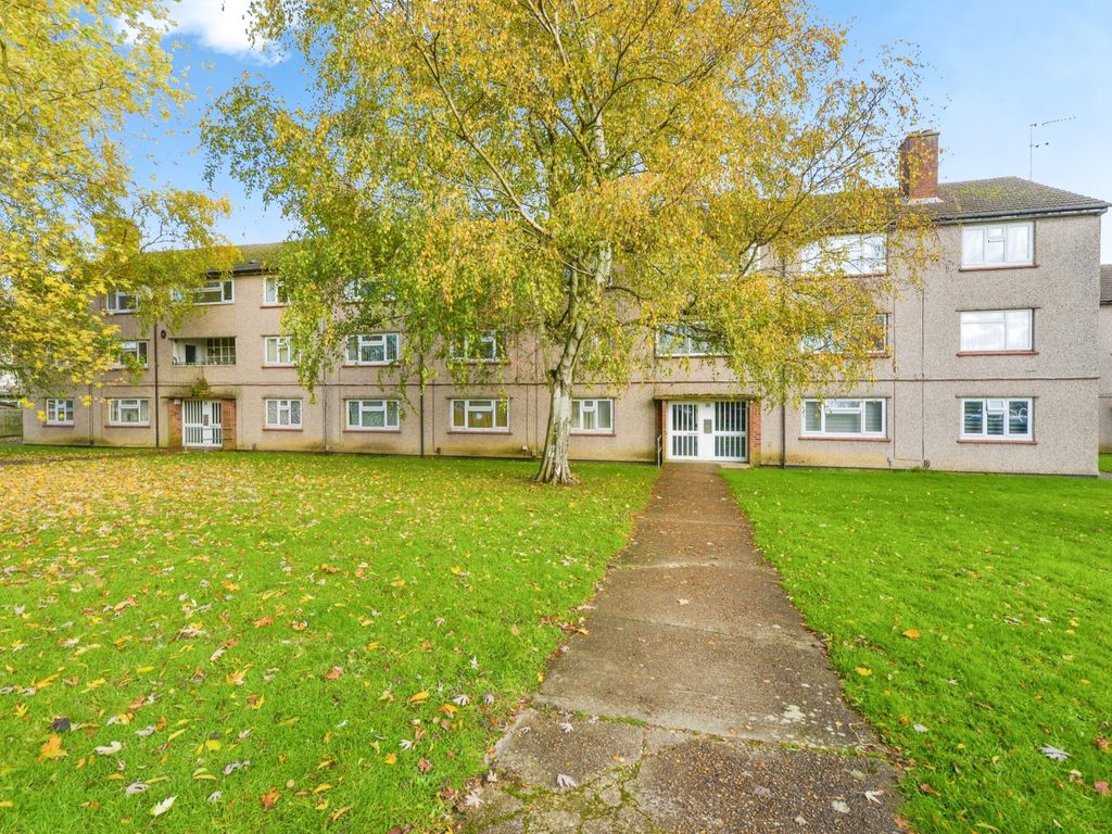 2 bed flat for sale in Frobisher Road, St. Albans AL1, £285,000 Zoopla