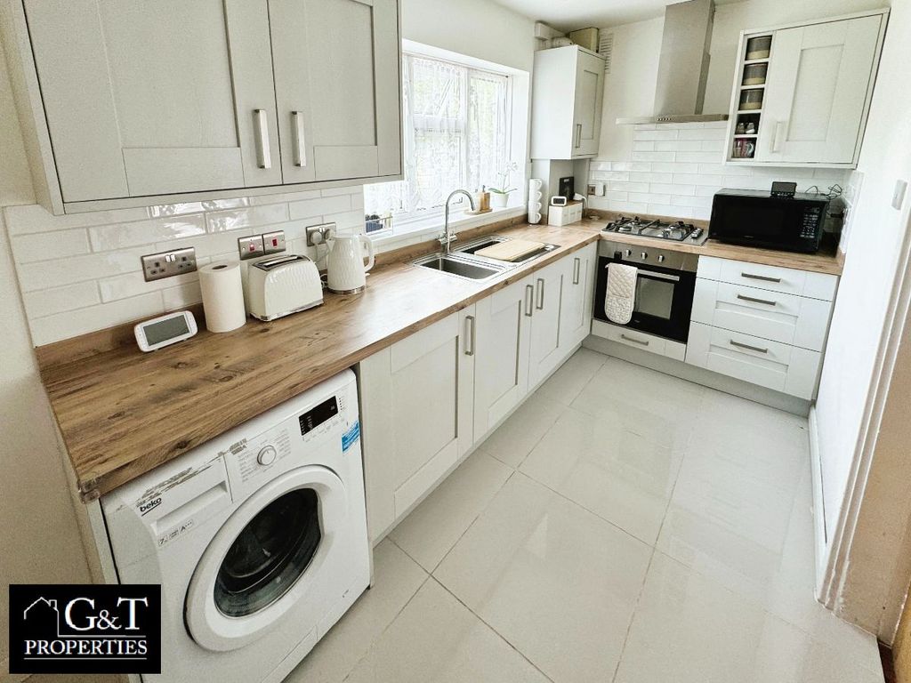 3 bed semidetached house for sale in Wallows Road, Brierley Hill DY5