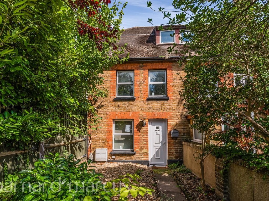 3 bed end terrace house for sale in Charlton Road, Shepperton TW17, £