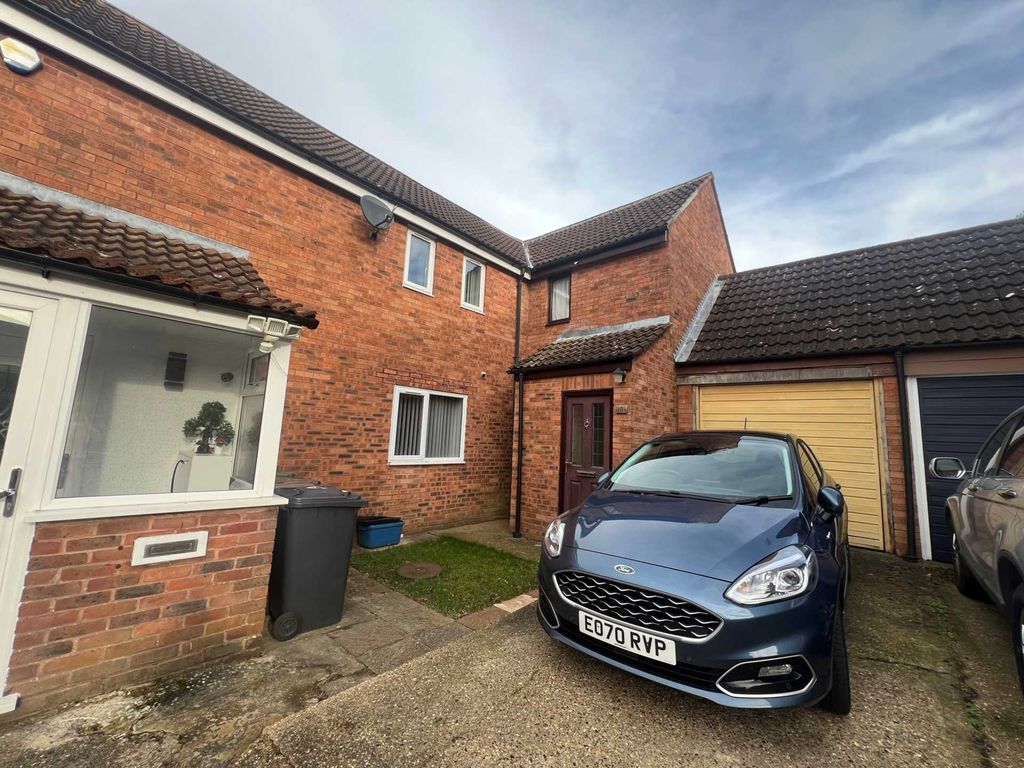 2 bed terraced house for sale in Fox Close, Borehamwood WD6, £379,995