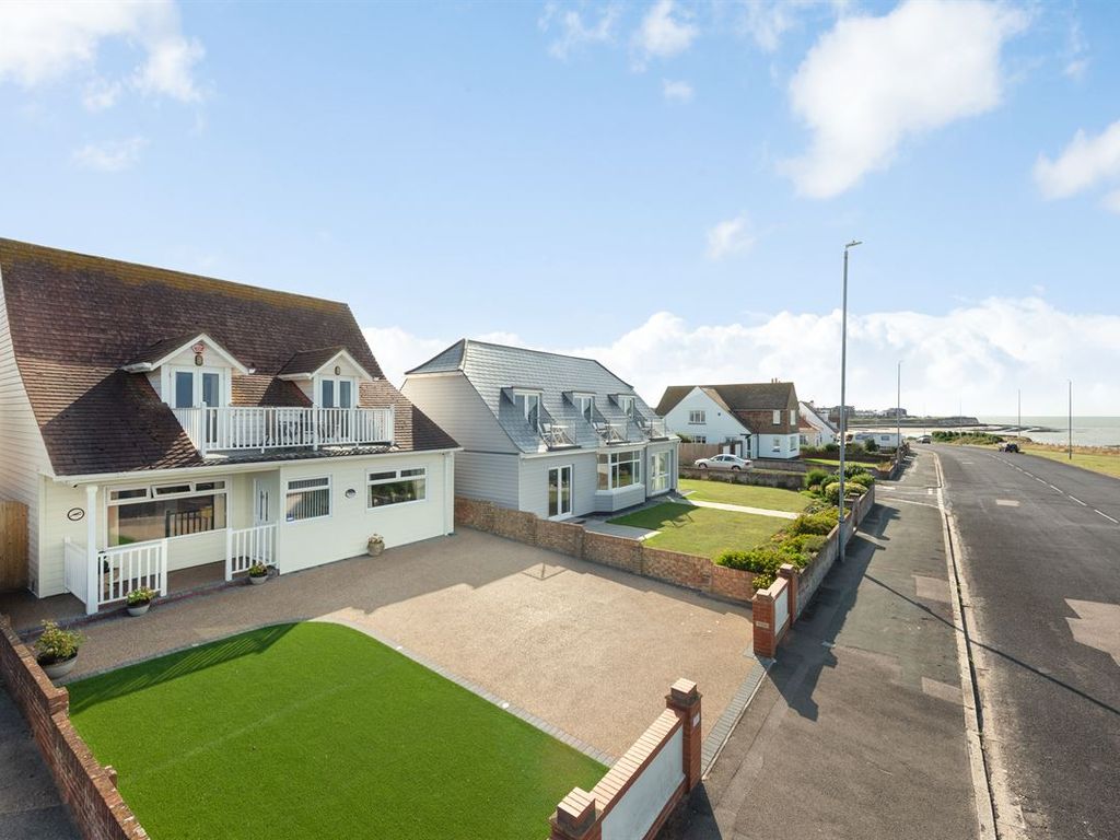 3 bed detached house for sale in Royal Esplanade, Margate CT9, £850,000