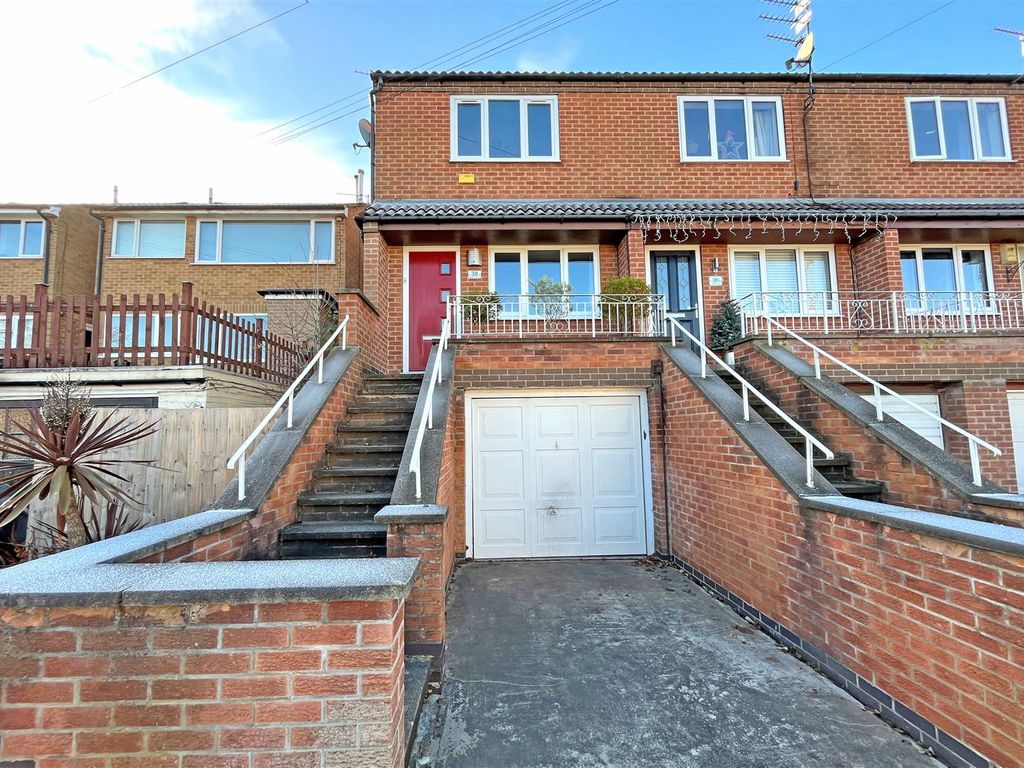 2 bed town house to rent in Hallam Road, Mapperley, Nottingham NG3, £