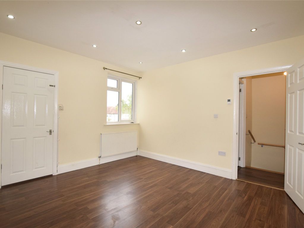 2 bed flat for sale in Berkeley Road, Kingsbury, London NW9, £325,000